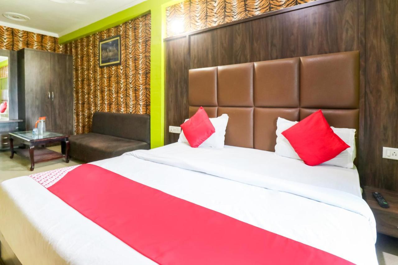 Oyo 6908 Hotel Royal City Āzamgarh Екстериор снимка