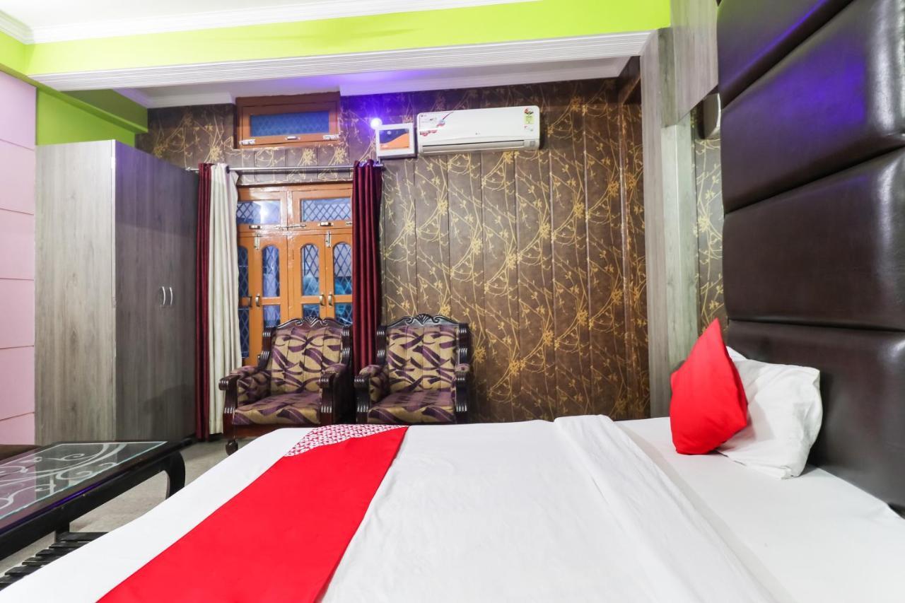 Oyo 6908 Hotel Royal City Āzamgarh Стая снимка