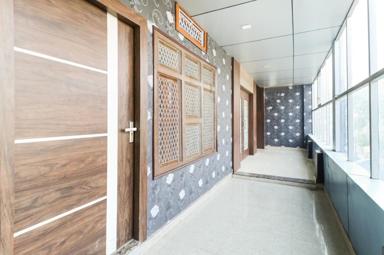 Oyo 6908 Hotel Royal City Āzamgarh Екстериор снимка